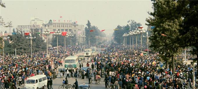 30张真实又罕见的老照片，阴毛假发工作者，我怀疑他用错地方了