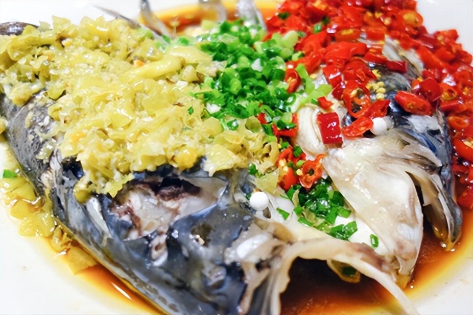 大球星也有小谦卑，德罗巴用自己身传言教，告诉人们什么叫做尊重