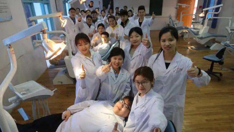 高考热门专业临床医学热度第一,2023高考医学专业热度排行榜