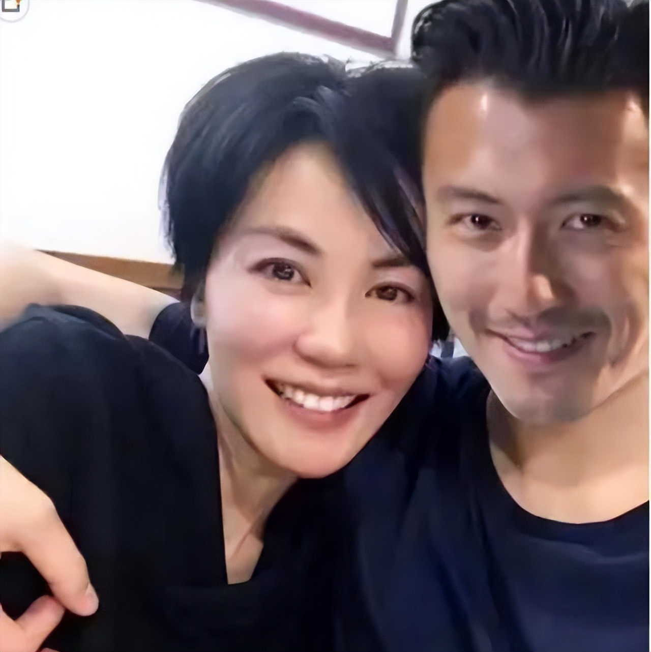 谢霆锋王菲复合后牵手视频,王菲和谢霆锋复合是哪一年