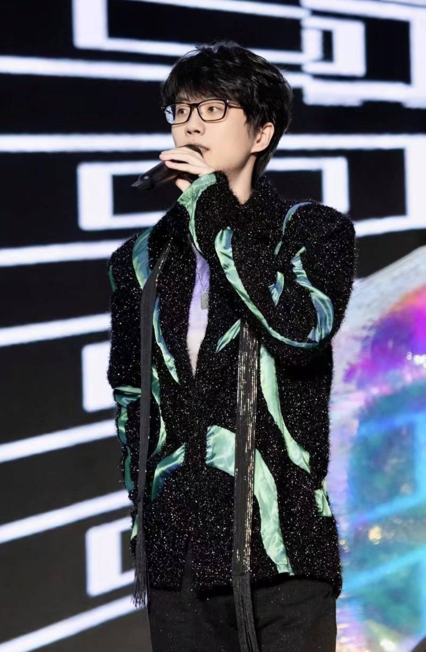 许嵩被曝人设崩塌聊天记录,许嵩疑回应睡粉传闻