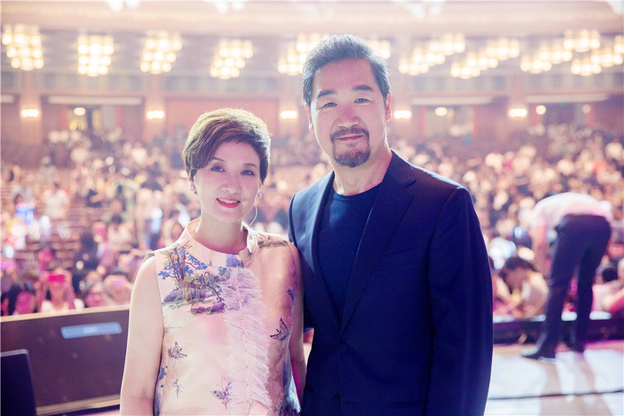 张国立邓婕全家照,张国立现在的生活照片