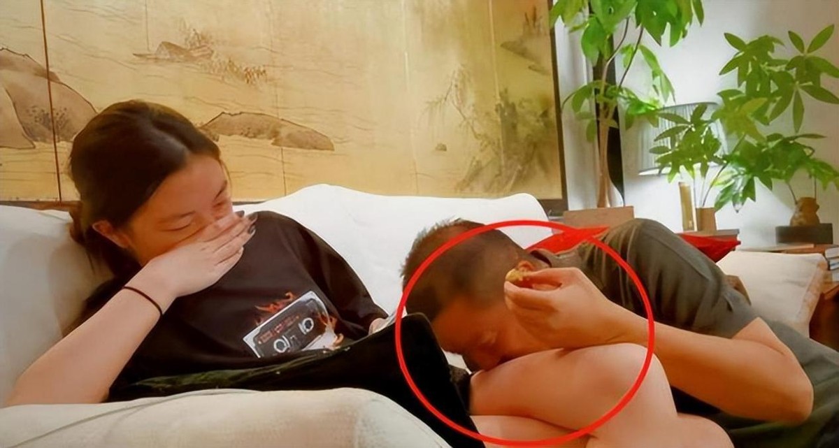 强吻30岁女儿，陪孩子裸睡起生理反应，没有边界感的父母有多可怕