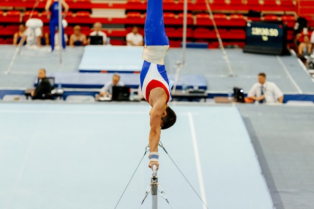 建筑师修不了床腿，发挥优势，打破常规。