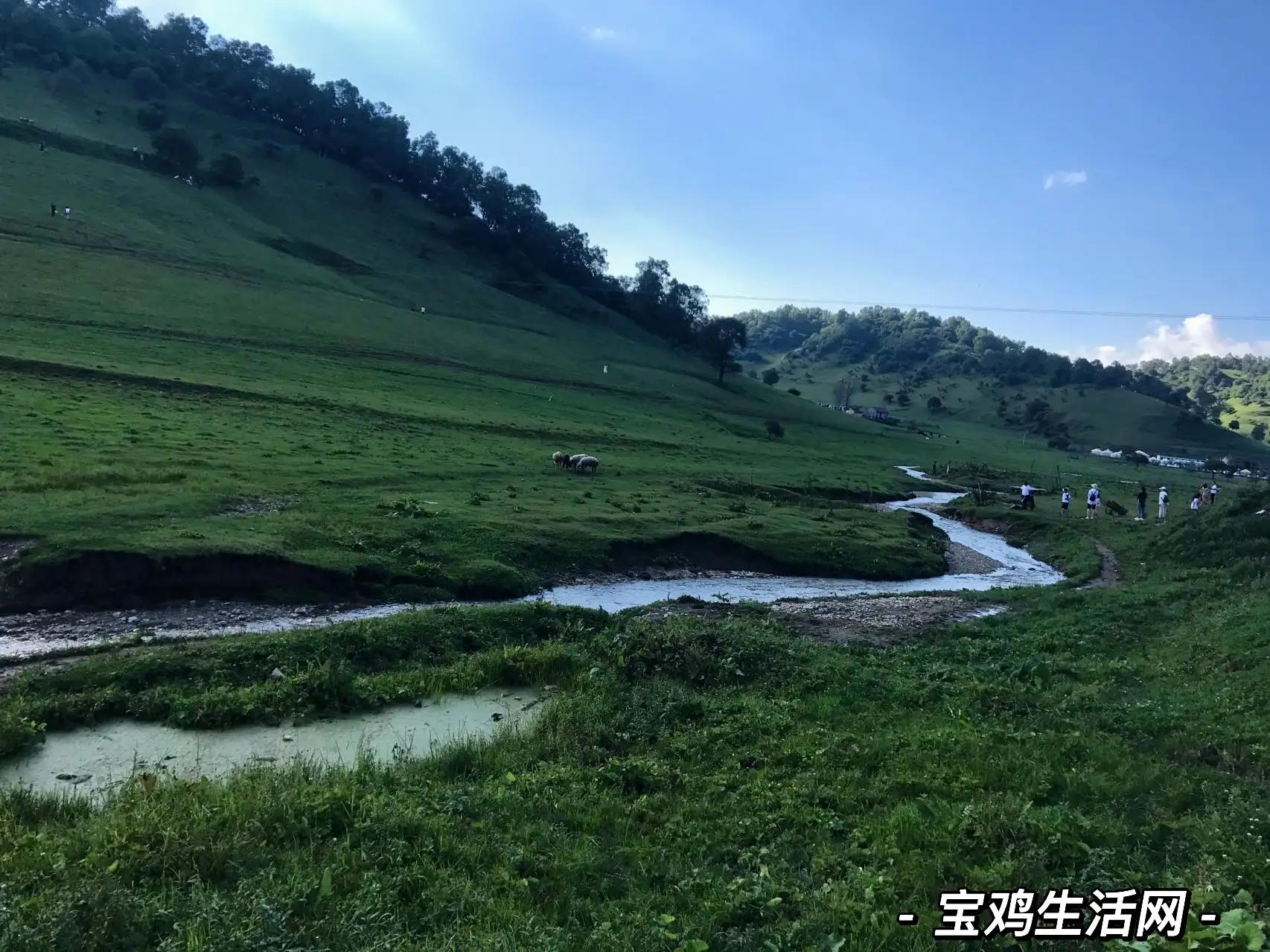 用宝鸡山水为《牧羊曲》配插图，日出嵩山坳，晨钟惊飞鸟
