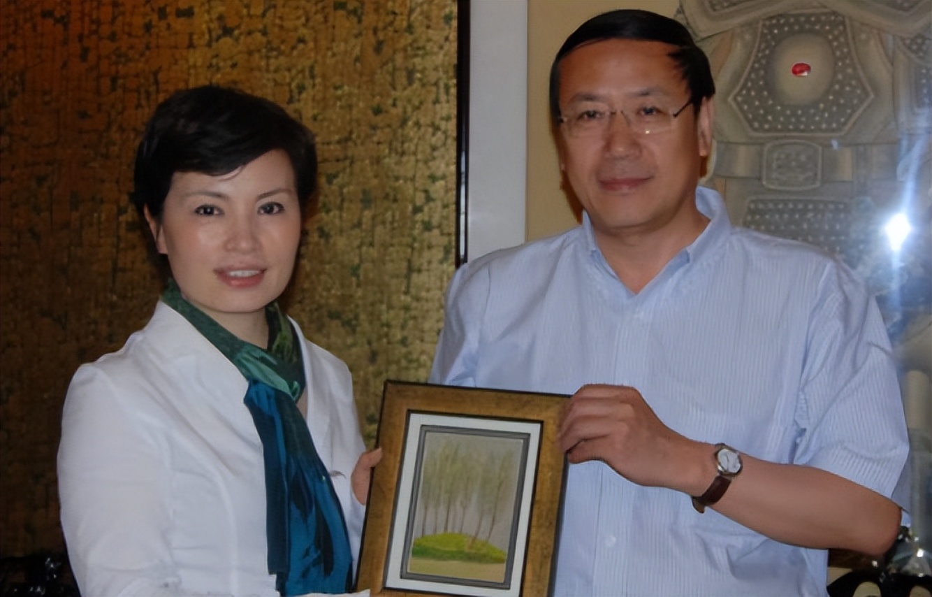 央视主播李瑞英儿子坠楼,央视新闻主播李瑞英怎样了