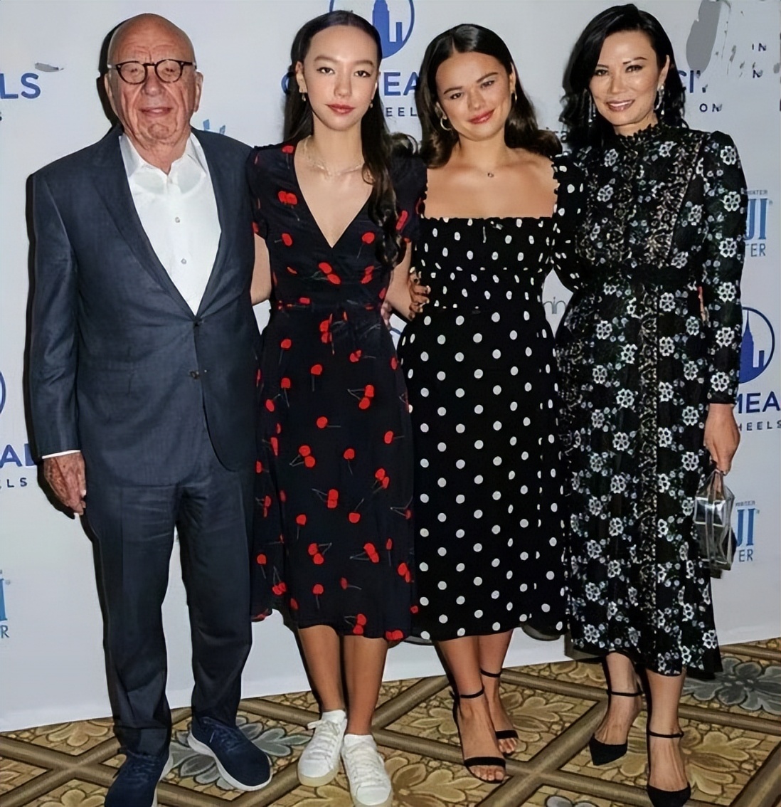 邓文迪与默多克的小女儿,邓文迪的两个女儿与默多克