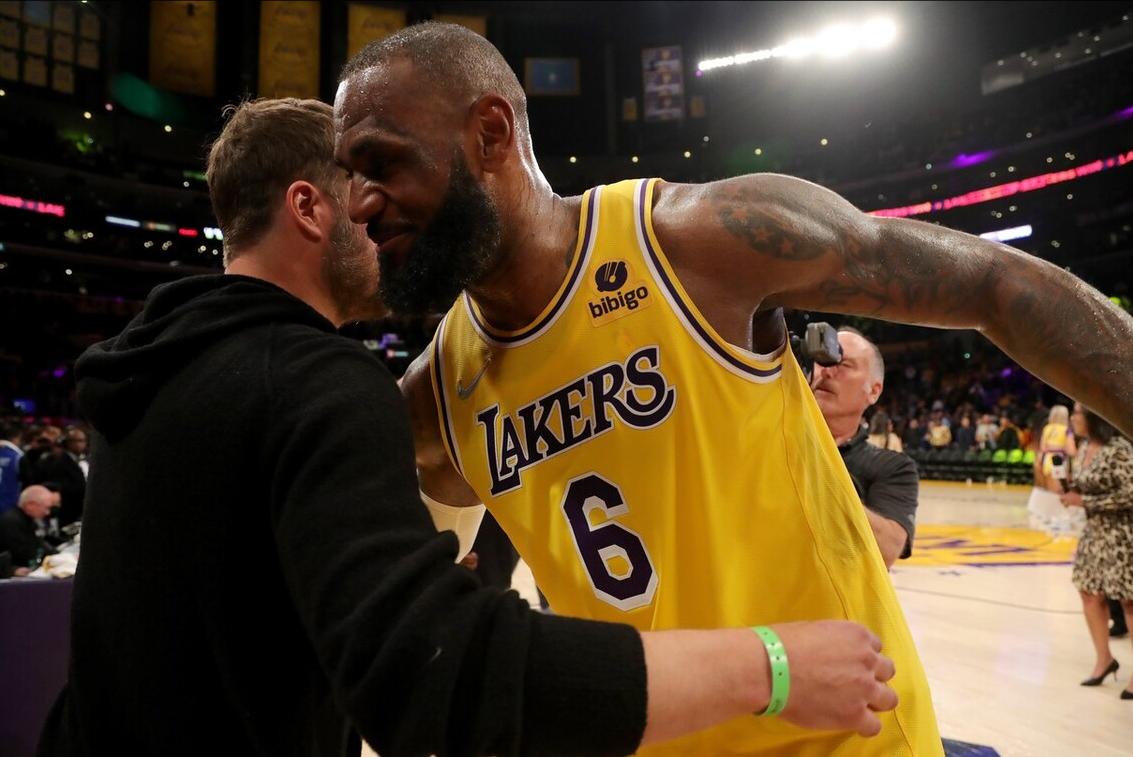 詹姆斯会在湖人退役吗,湖人四连败詹姆斯谈退役