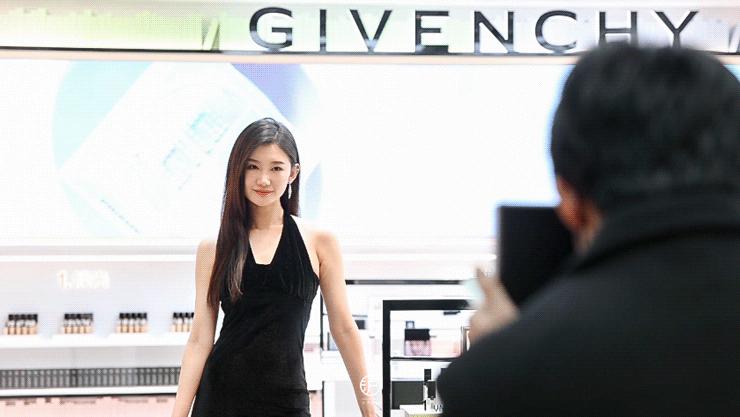 限时开启！纪梵希美妆「书店」带你探索感官之旅