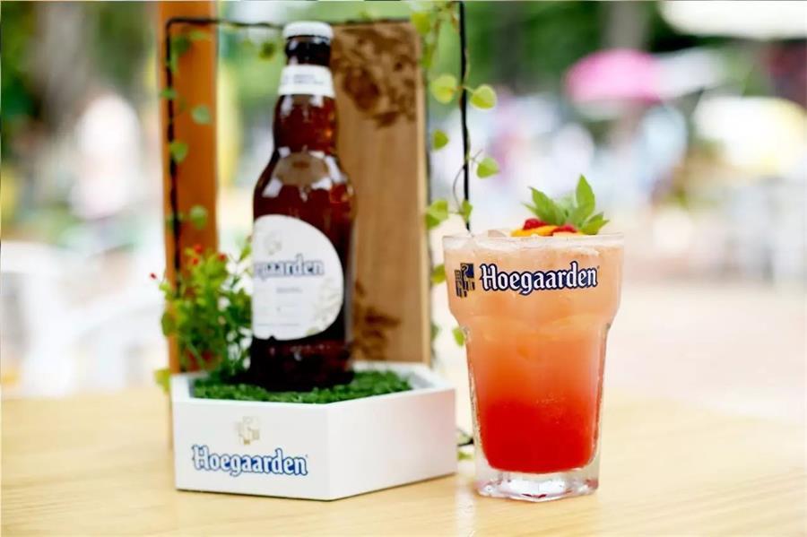 百威福佳白啤酒300ml,喝百威品人生下一句