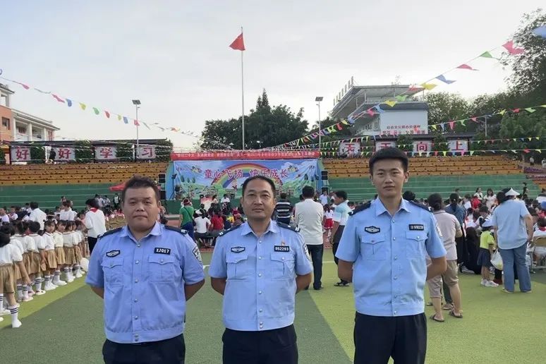 开学季镇坪公安全力维护校园安全,新野公安多措并举守护校园安全