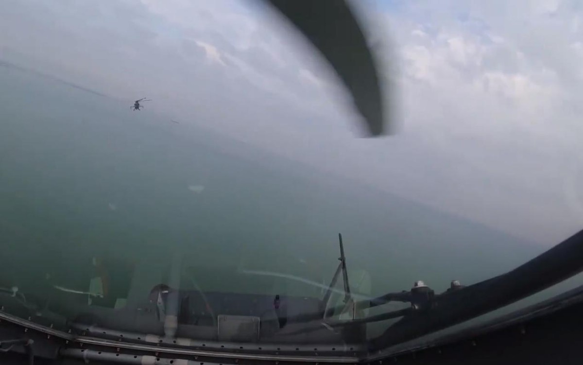 武直-10降落到军舰上，可跨海突击作战，美军亲测靠谱