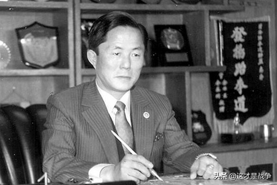 *队军**和警察发生激战，*队军**居然惨败，宇宙大国韩国总是这么奇葩