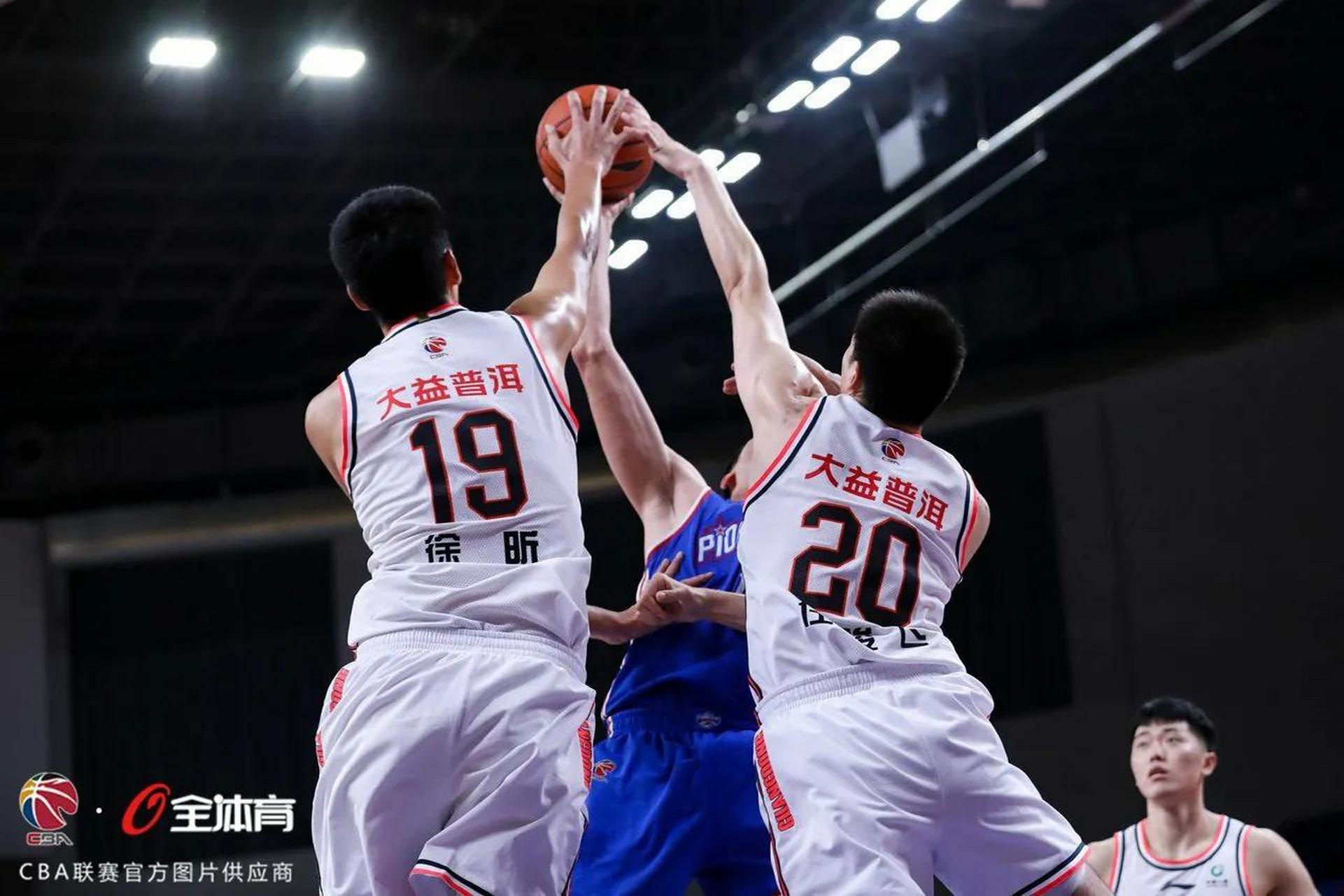 盘点cba历史十大中锋,cba总决赛姚明51分21篮板