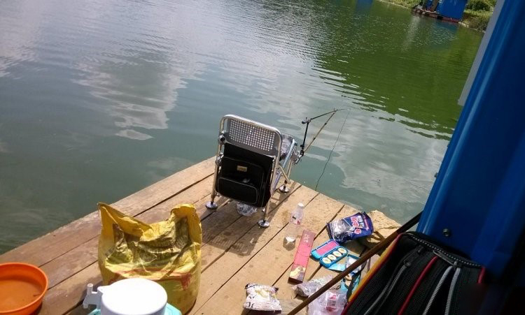 阴天窝里有鱼不开口还起伏怎么办,窝里有鱼不咬钩怎么回事呢