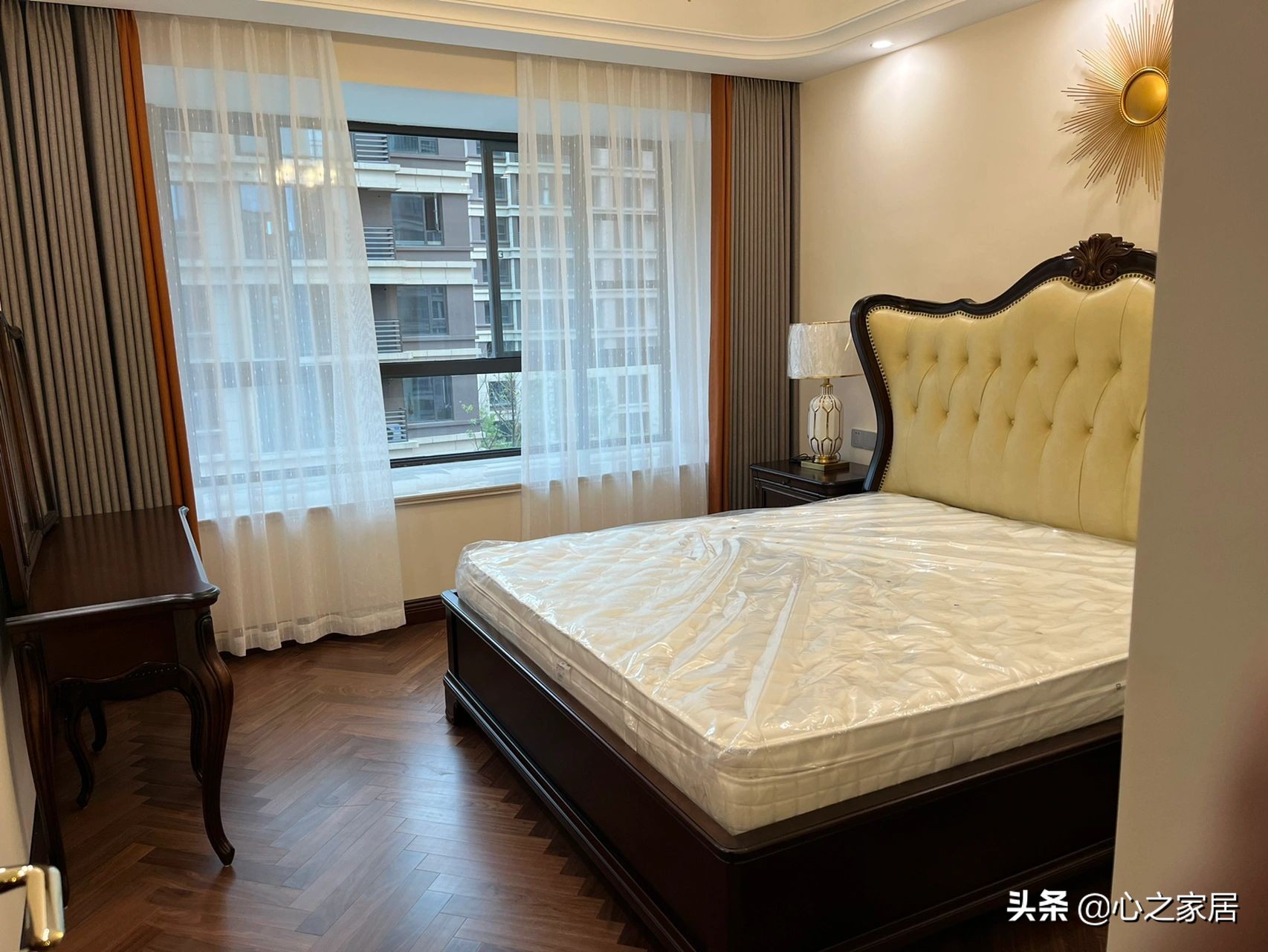 美式挑空栏杆装修效果图,美式装修风格过道全屋效果图