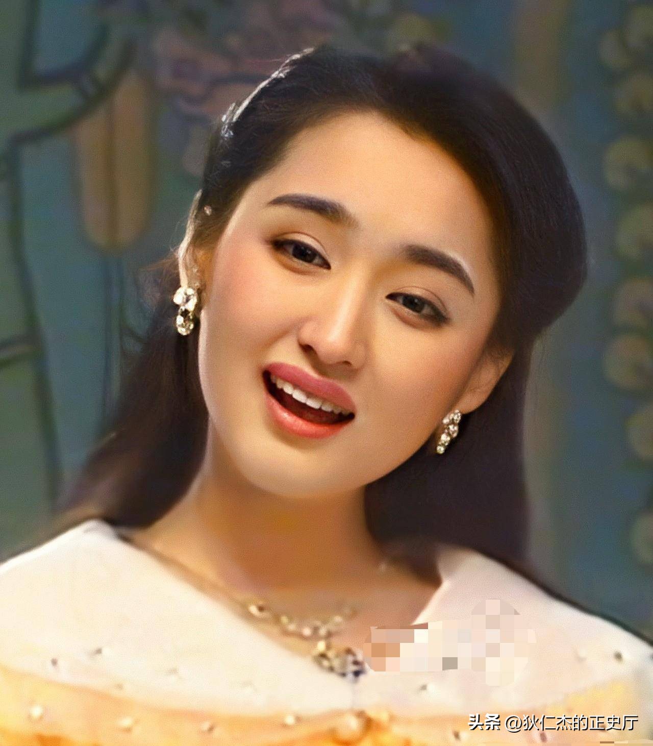 男友赖文峰出狱后娶妻生子，而杨钰莹至今单身，她在追求什么