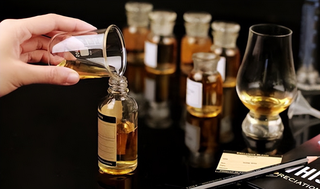 喝茅台落伍了？一瓶能买一套房的日本威士忌喝着香吗？