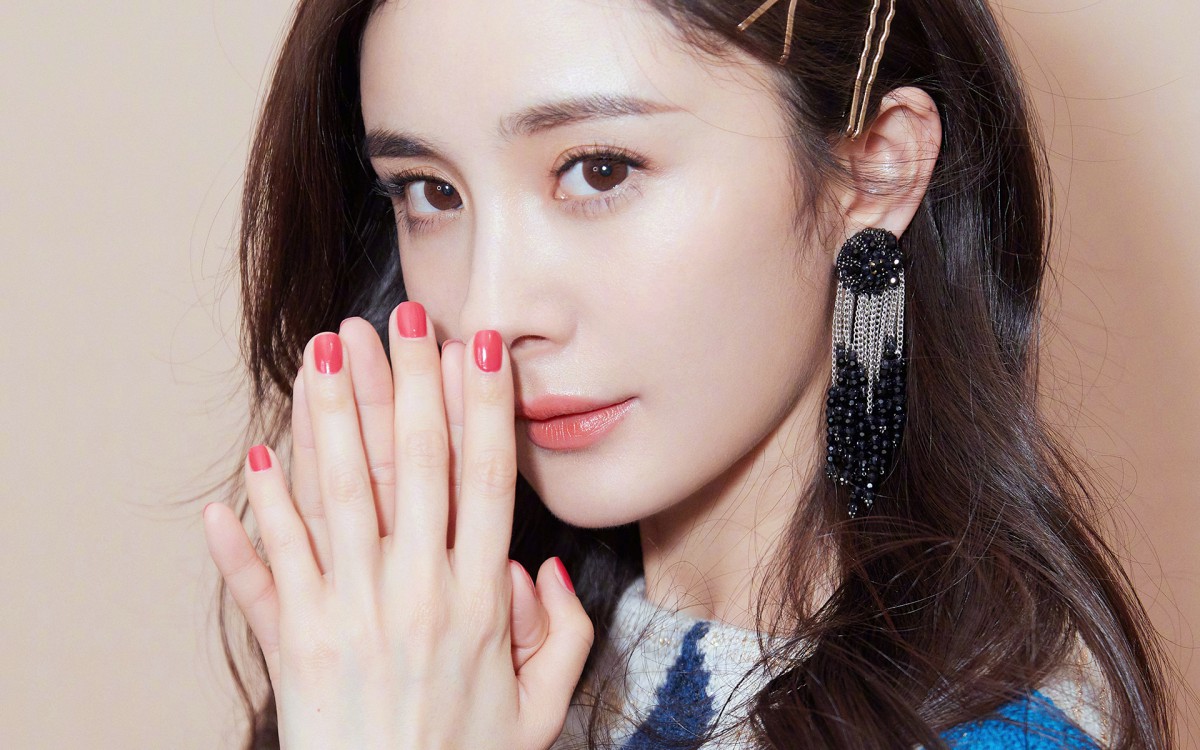 赵丽颖喝水事件恰似管中窥豹，映射多少女性“难以启齿”的秘密