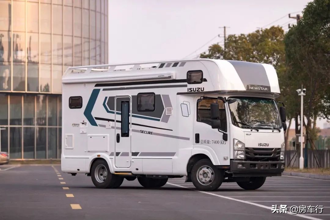 上汽跃进s1002.3t平头轻卡房车,2021年可可西里轻卡5.2t房车