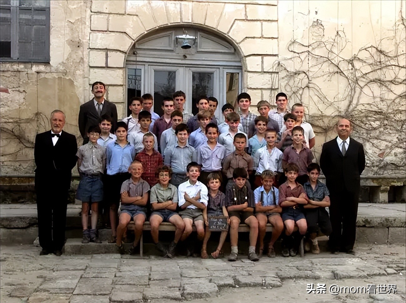 124万人打出逆天9.3分！用这部教育电影开启2023年太合适了