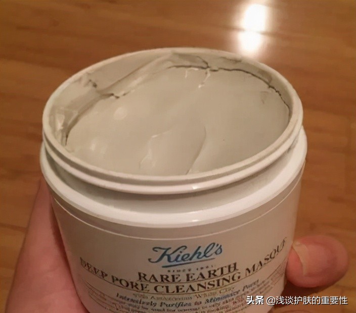 鼻子出油后补妆草莓鼻特明显,油性皮肤草莓鼻怎么改善