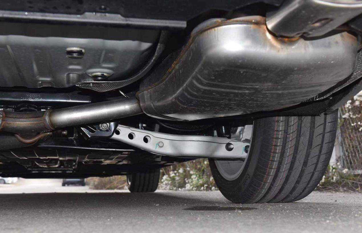 别克君威和英诗派哪个值得买,别克君威为啥这么便宜