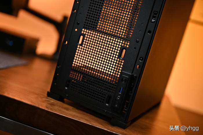 乔思伯松果d41mesh副屏版白色机箱,乔思伯d41标准版能后期加装副屏吗