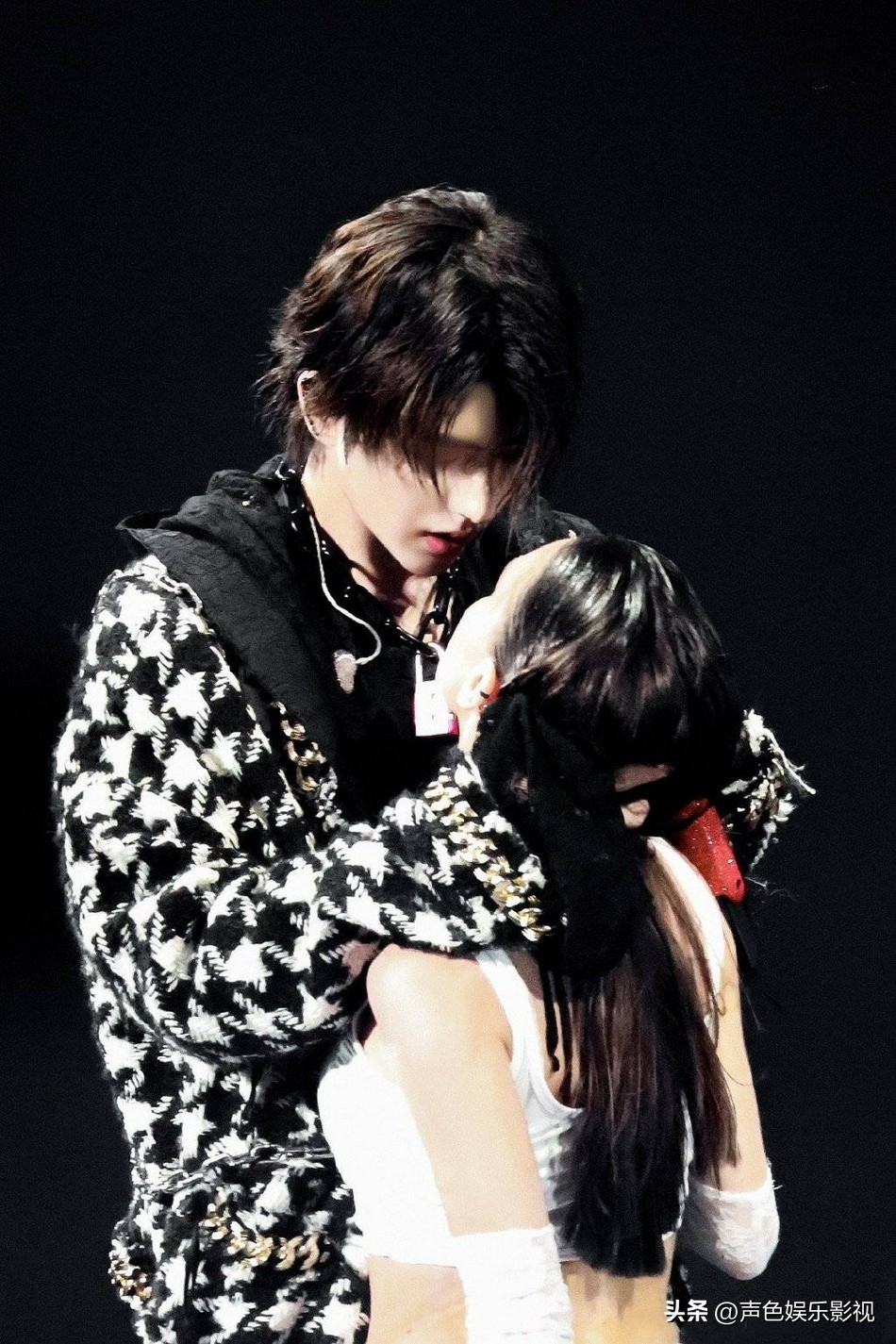 多次一夜情致女孩怀孕，生3个孩子，私装探头，他的瓜太劲爆