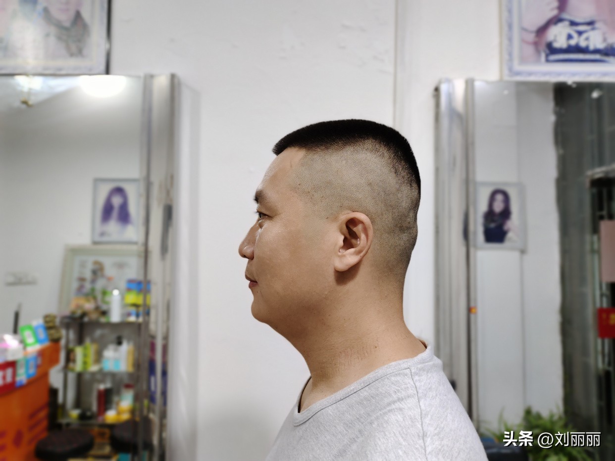 适合20-25岁男青年发型时尚,发型这样剪好看时尚永不落伍