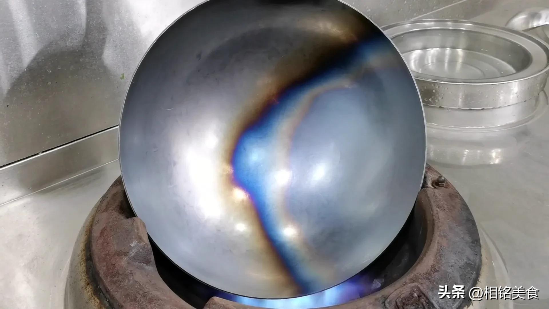 新铁锅怎样开锅小妙招视频,不粘锅的铁锅最佳开锅方法