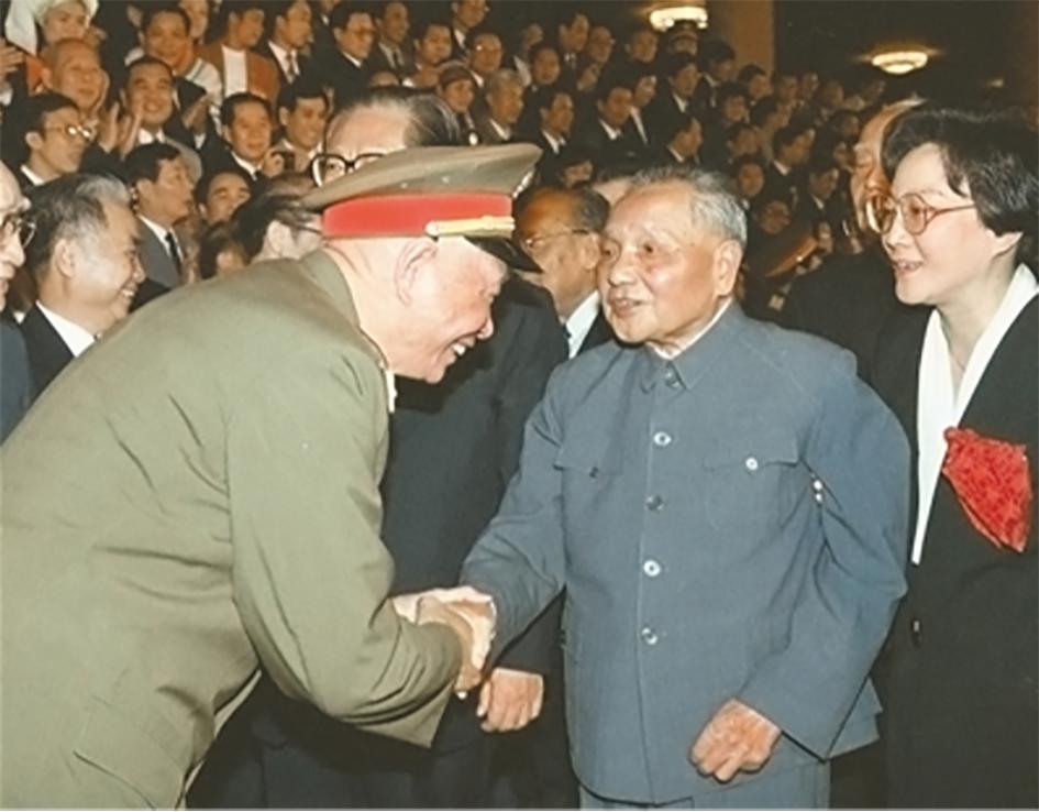 1992年，*小平邓**为何建议增加时年78岁的张震为中央军委副主席