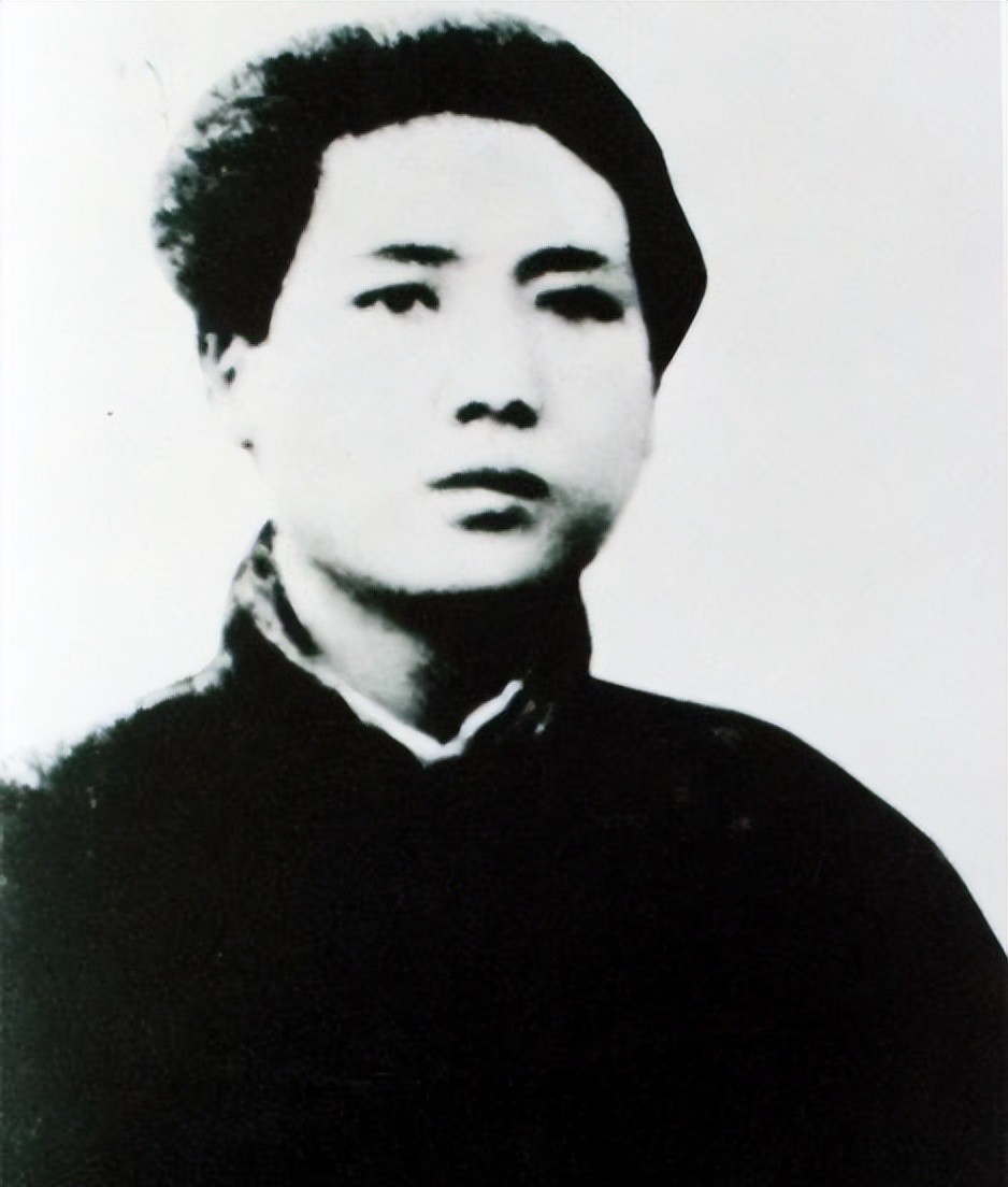 百年前,一位书生在山上写下一首诗,百年后,一代伟人在此诞生