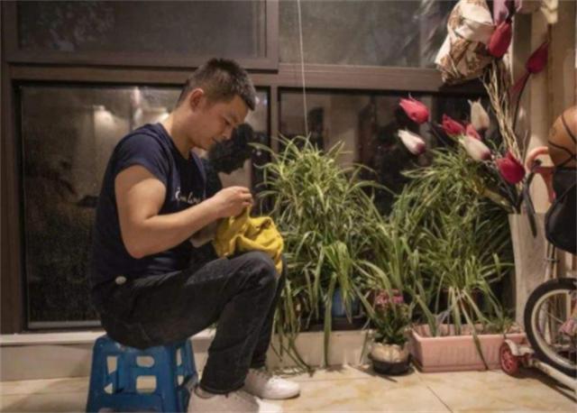 织补师衣服,织补修复师真实收入