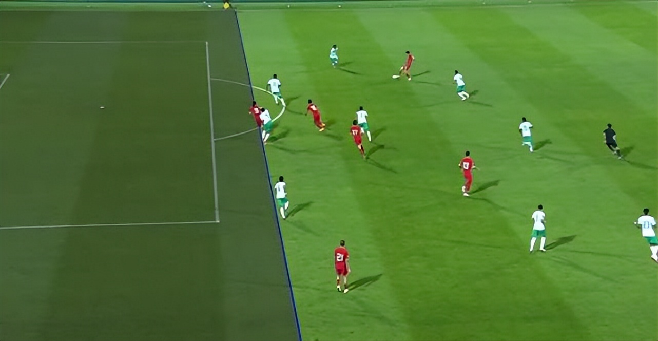 中国男足2比0被翻盘,中国男足战平沙特庆祝动作