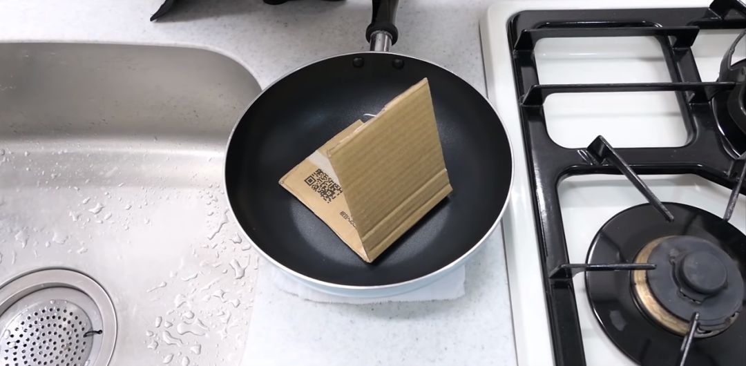 日本小哥用豆腐做刀,日本小哥铸刀全过程视频