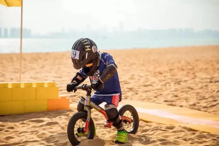 宝宝不同年龄段适合玩什么玩具,宝宝两岁要给宝宝买什么玩具