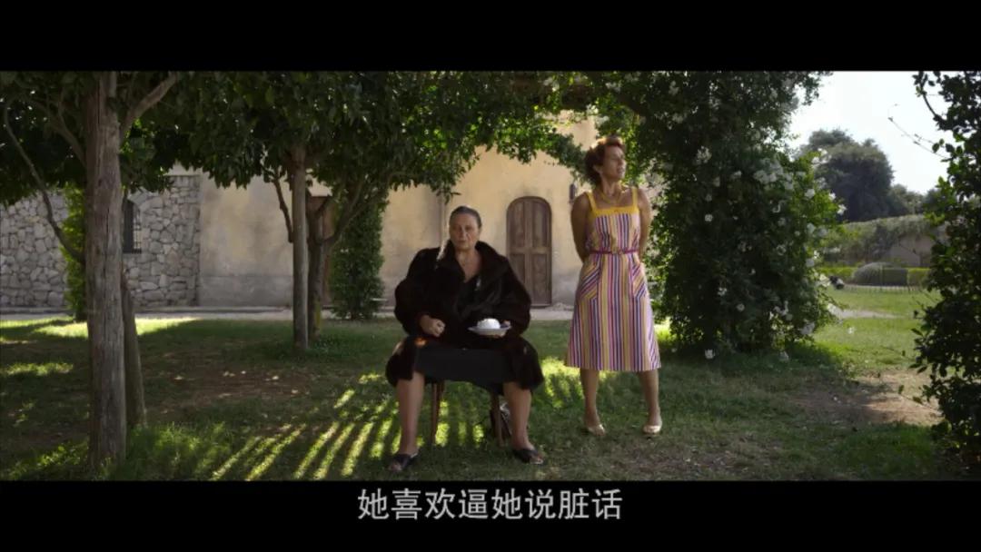 满屏美胸！三观震碎！意大利女人好敢