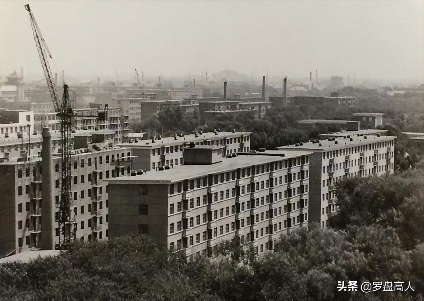 80年代沈阳老工厂大门照片,沈阳90年代铁西308大院老照片