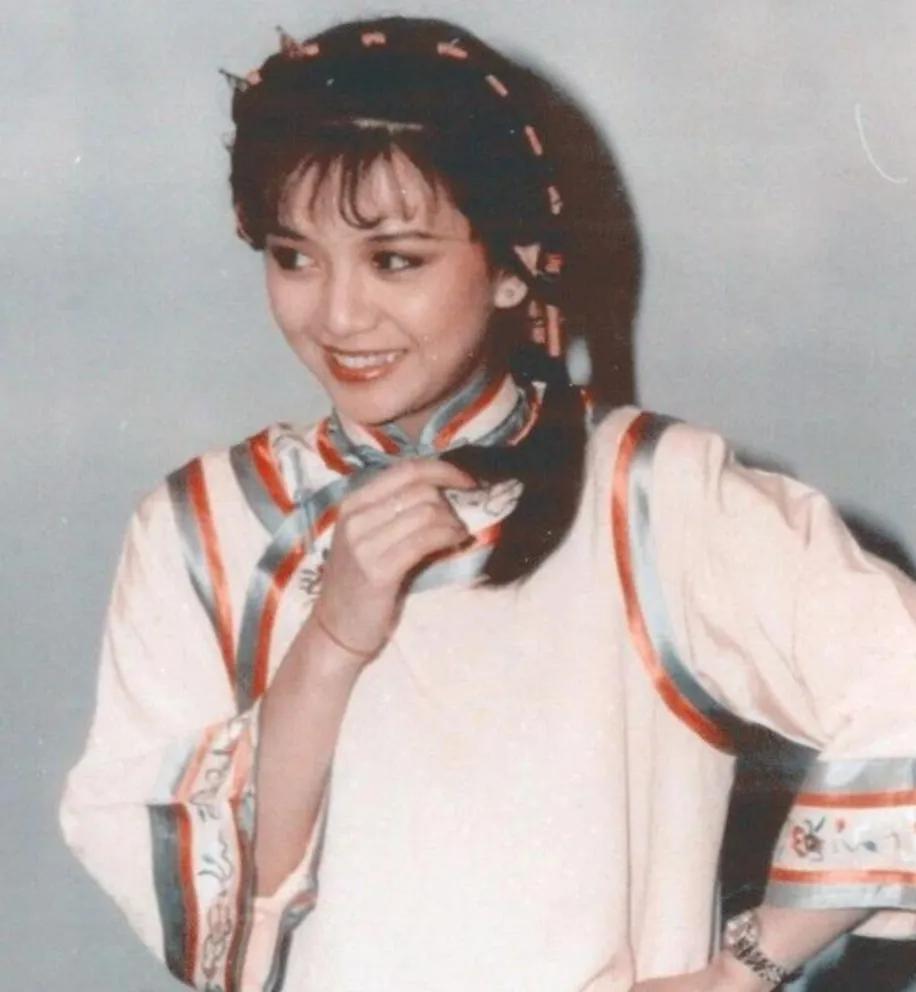 梁朝伟曾华倩靓仔,曾华倩梁朝伟年轻图片