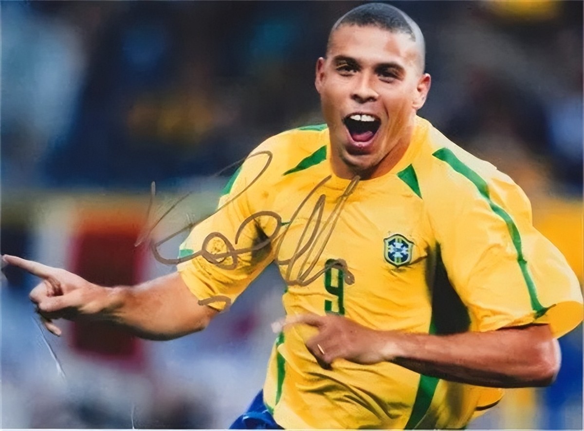 罗纳尔多曾经效力过几个俱乐部,罗纳尔多现身价