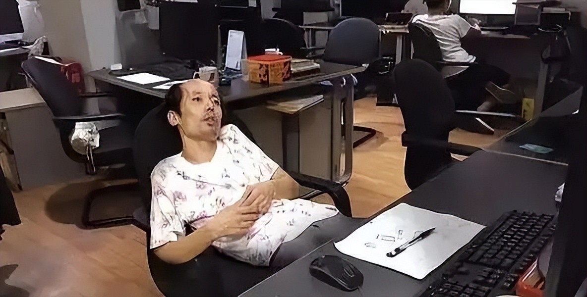 都以为办公室很轻松实际上很累,在办公室上班最累的样子想休息