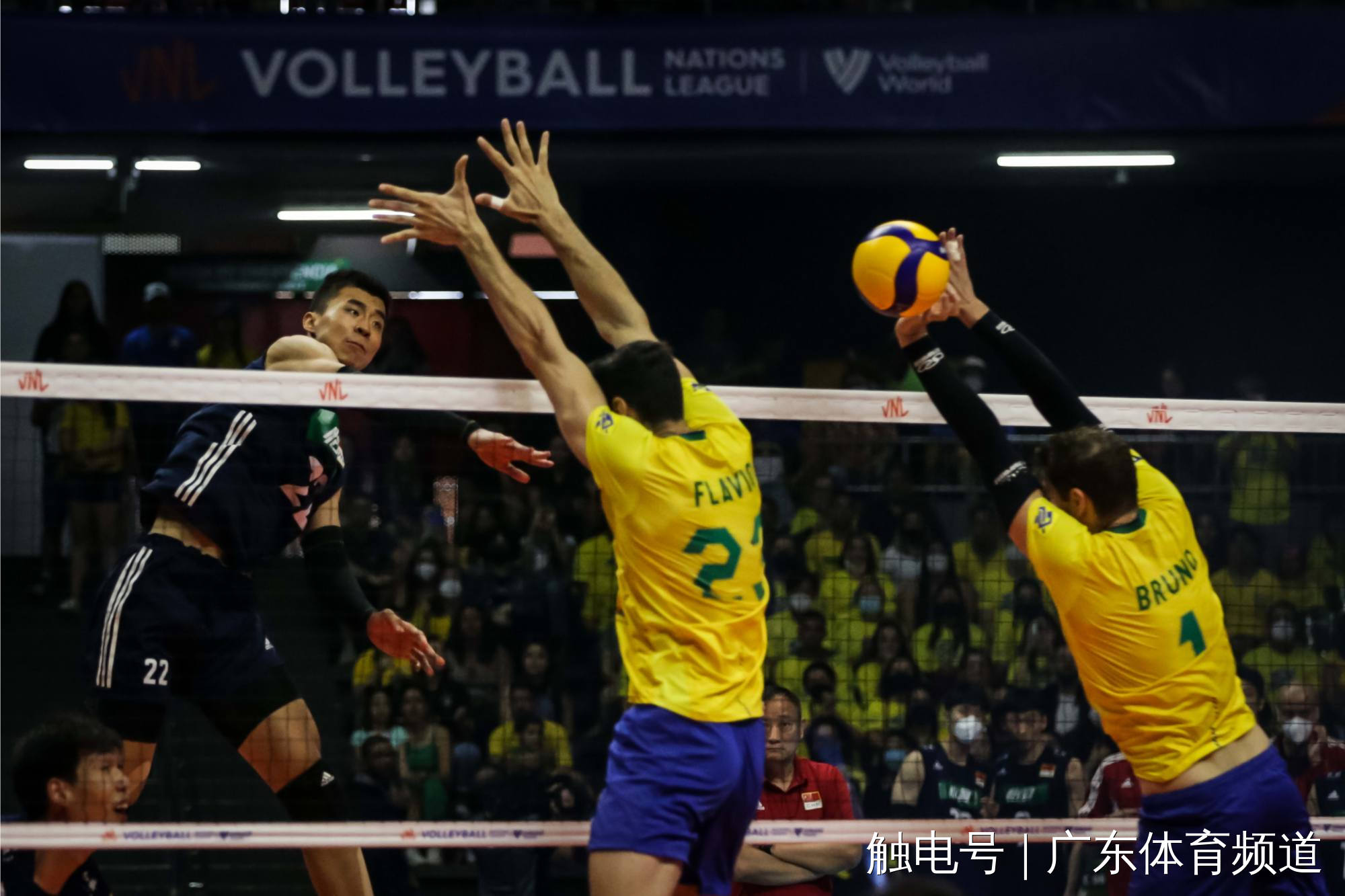 中国男排战胜世界第一巴西央视,中国男排大胜泰国男排夺胜利