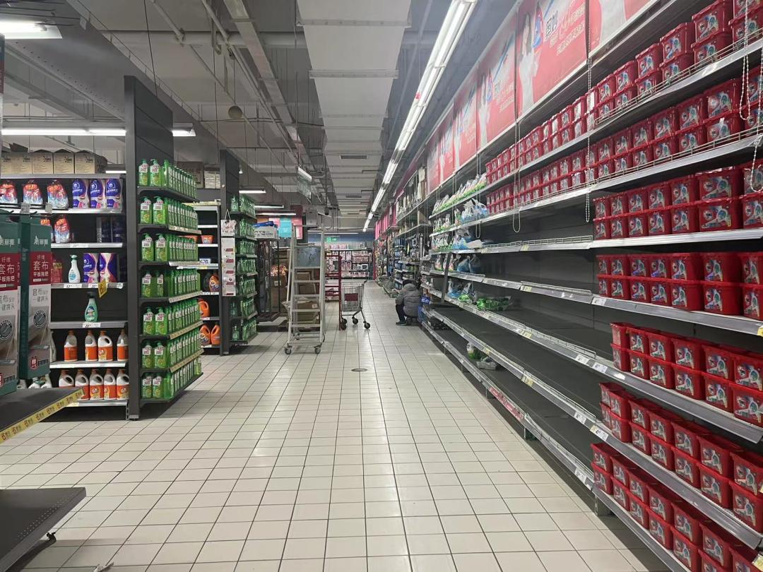 家乐福货架空了,家乐福门店货架大量空置