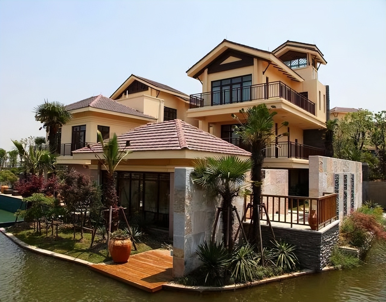 养殖一条鳄鱼大概盈利多少,养殖一条鳄鱼一年赚多少钱