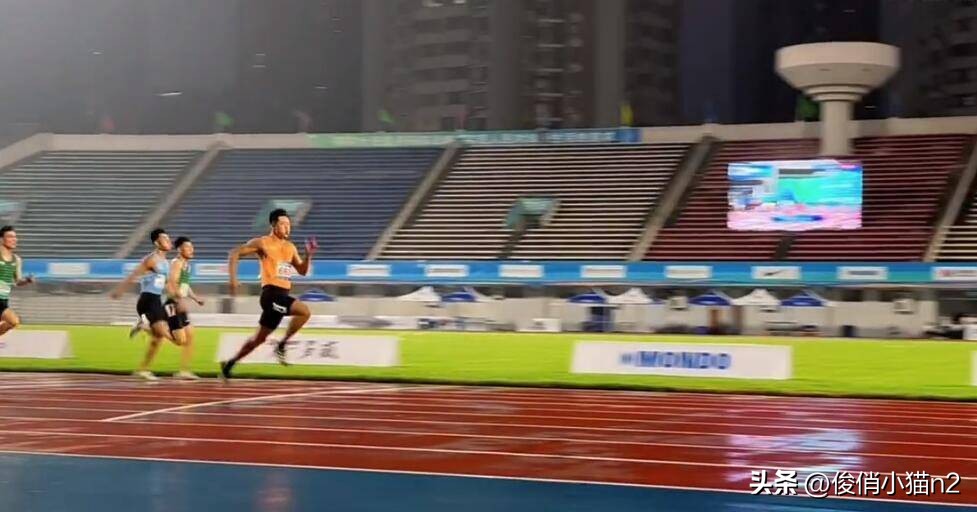 谢震业百米夺冠后采访,谢震业10秒05夺百米冠军