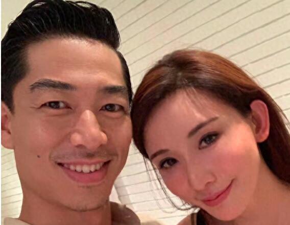 48岁林志玲高龄产子首露面,林志玲小腹微凸疑造人成功