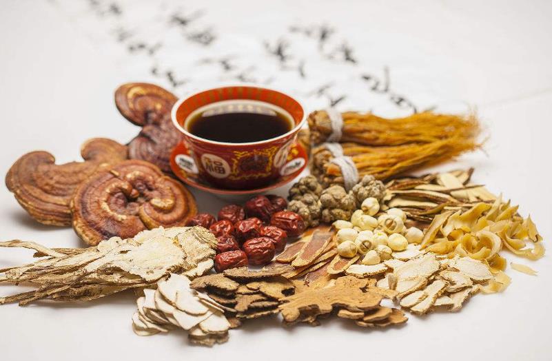 肾精亏虚舌有裂纹用什么中成药,肾精亏虚舌有裂纹心悸中医医案