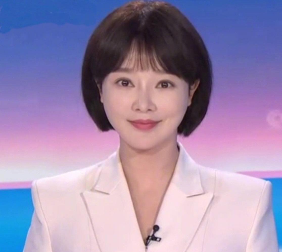 央视主持胡蝶父母从事什么工作,央视主播胡蝶出生日