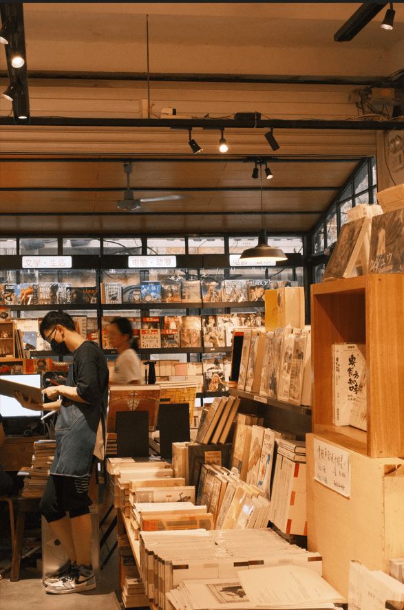 佛山70后老板打造300平书店弧形落地窗美翻了